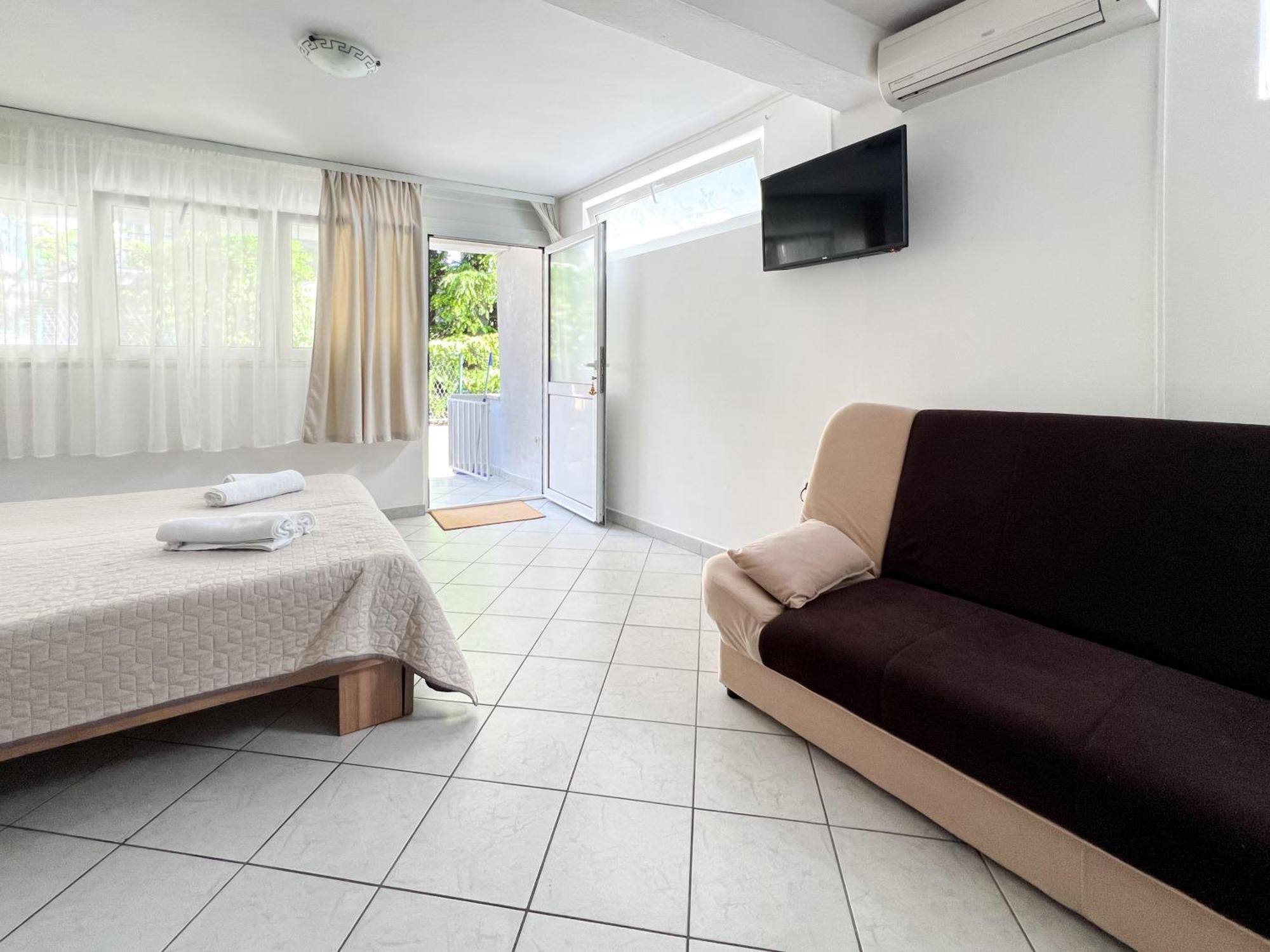 Seaside Apartments And Rooms 巴什卡沃达 外观 照片