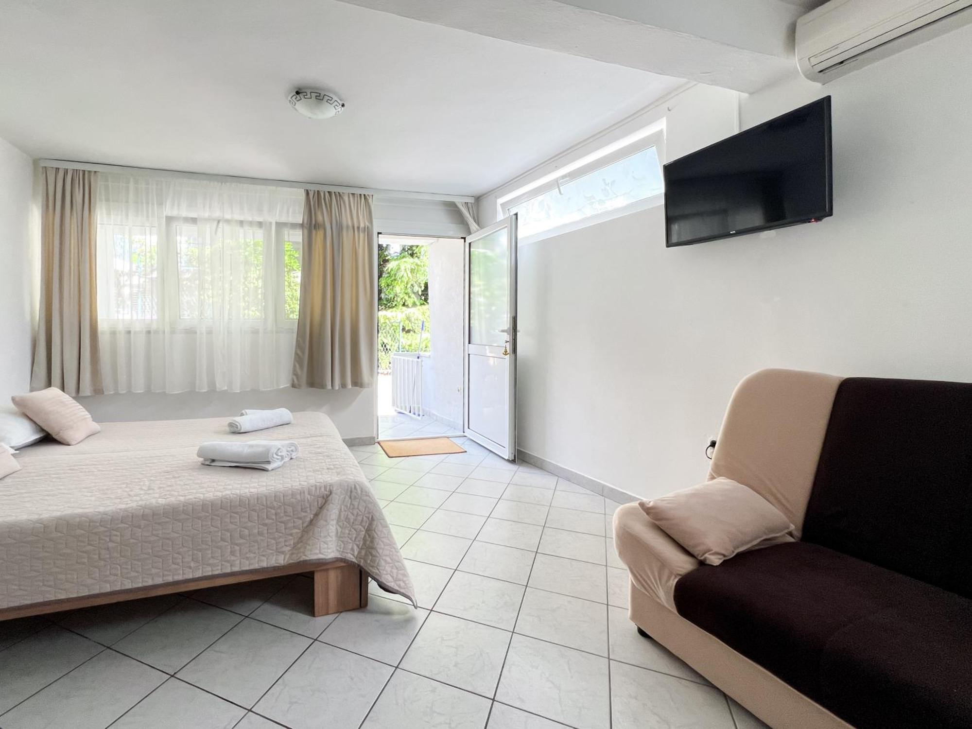 Seaside Apartments And Rooms 巴什卡沃达 外观 照片